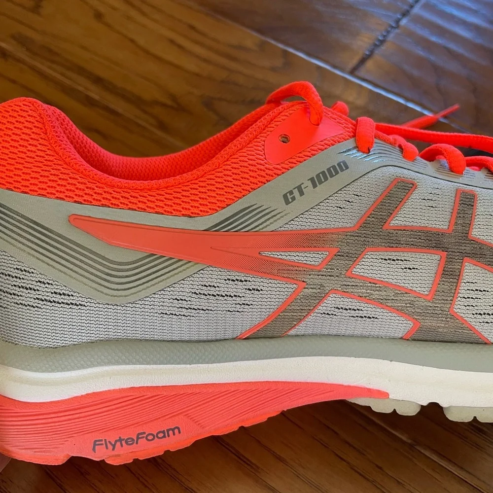 Women’s ASICS - Picture 3 of 8